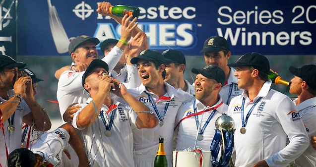 England players pee on pitch after Ashes win},{England players pee on pitch after Ashes win