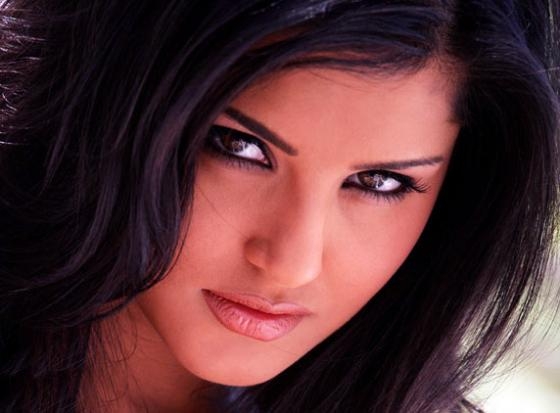 Gorgeous Sunny Leone replaces Mallika Sherawat in Welcome 2